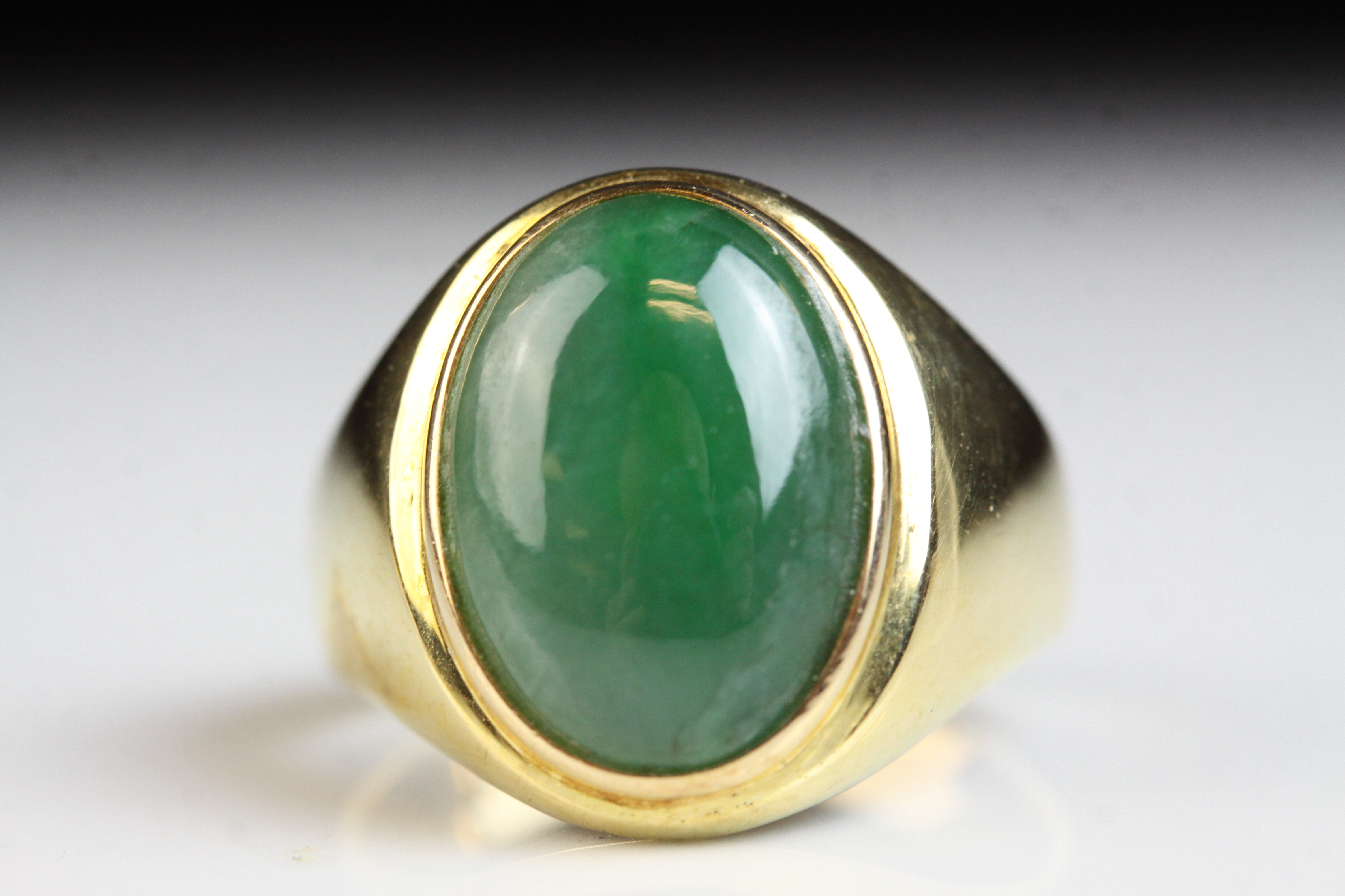 Jade 18ct yellow gold signet ring, the oval cabochon cut jade measuring approx 15mm x 11mm, rub over - Image 3 of 4