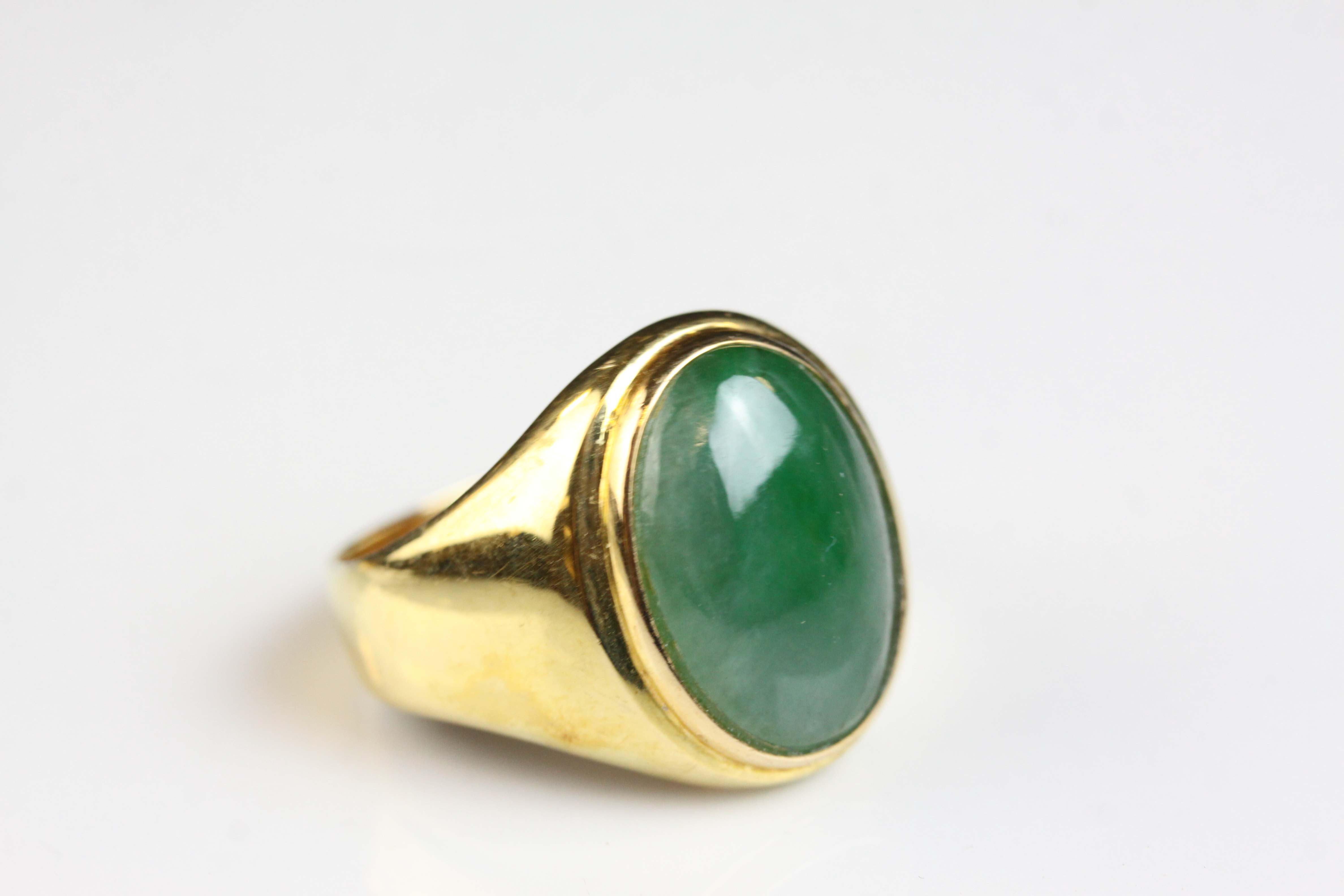 Jade 18ct yellow gold signet ring, the oval cabochon cut jade measuring approx 15mm x 11mm, rub over