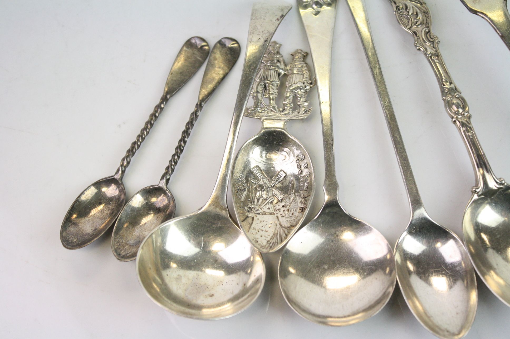 Small collection of silver to include Victorian silver dessert spoon, waisted form, cast shell and - Image 2 of 4