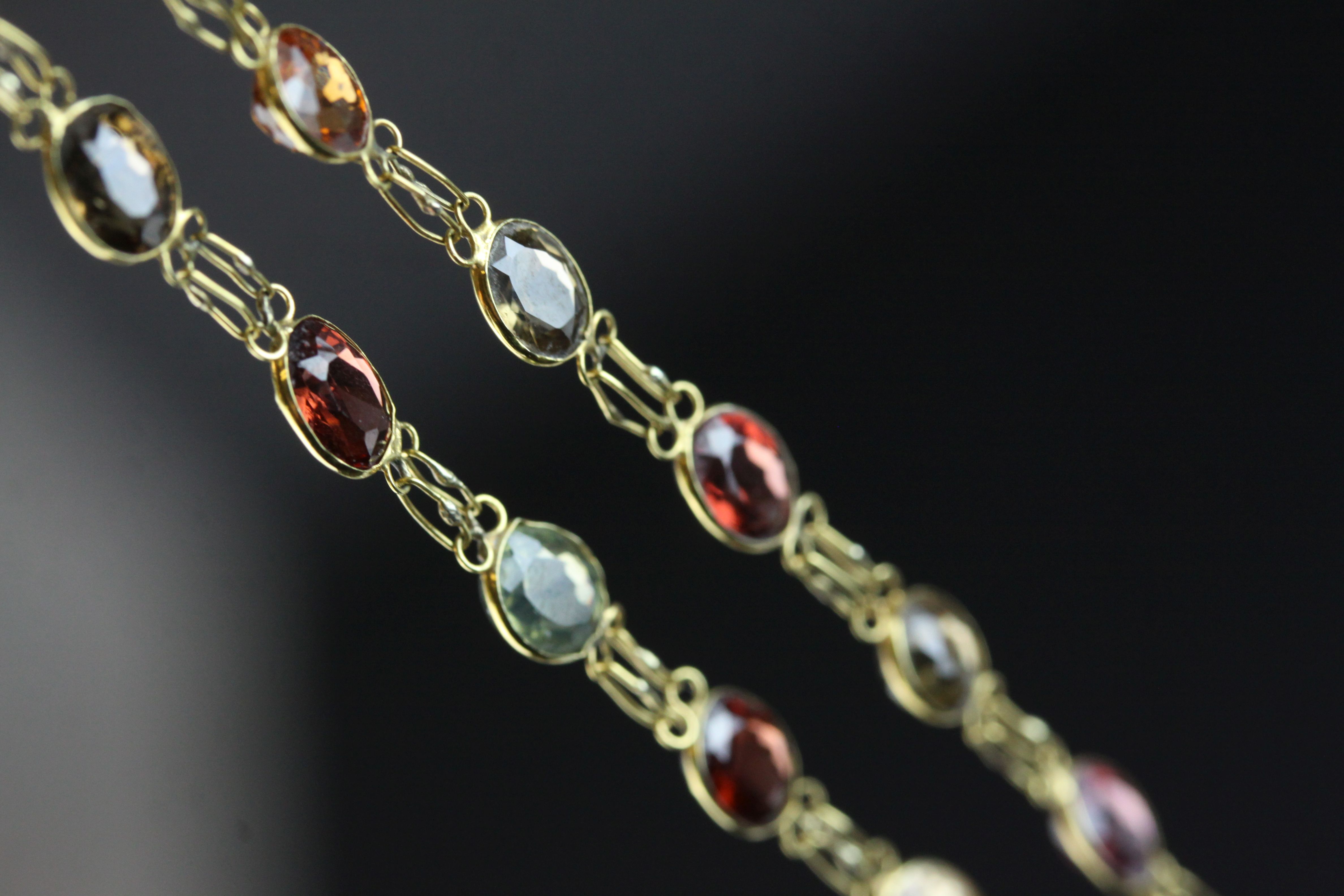Multi gemstone unmarked yellow gold riviere necklace, comprising garnet, orange garnet, citrine, - Image 5 of 6