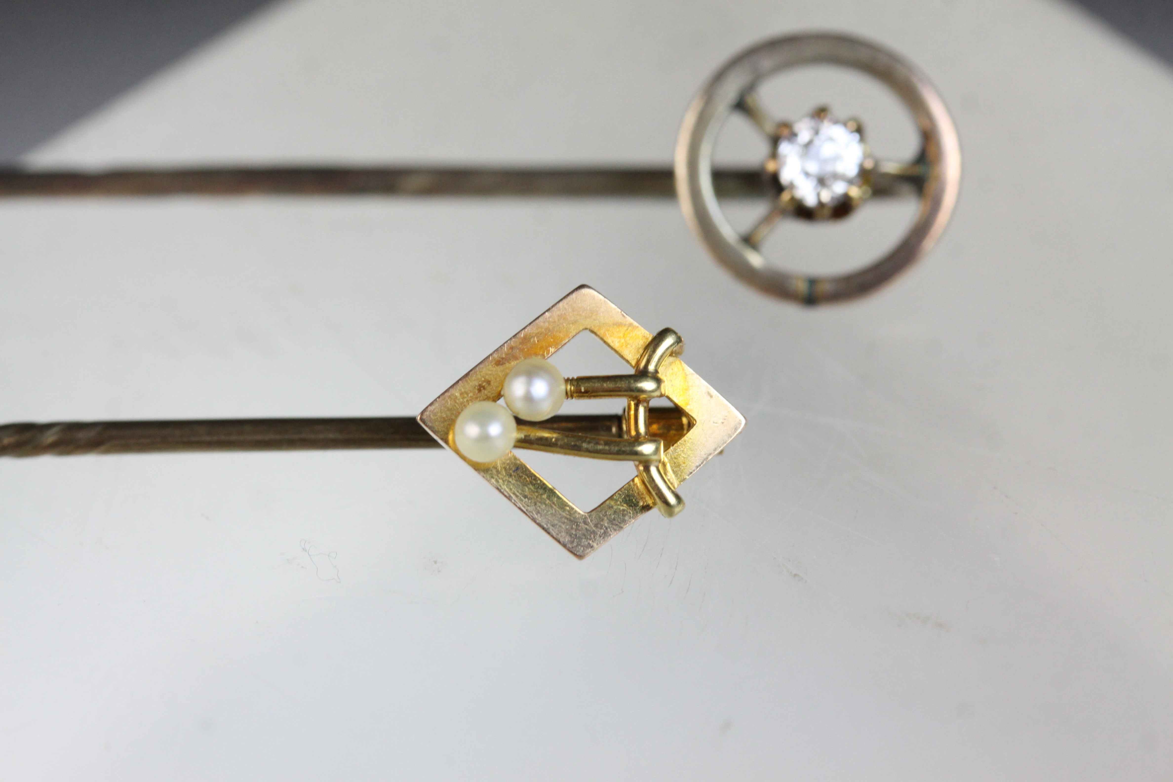 Diamond yellow metal stick pin, the round old cut diamond weighing approx 0.10 carat; together - Image 3 of 4