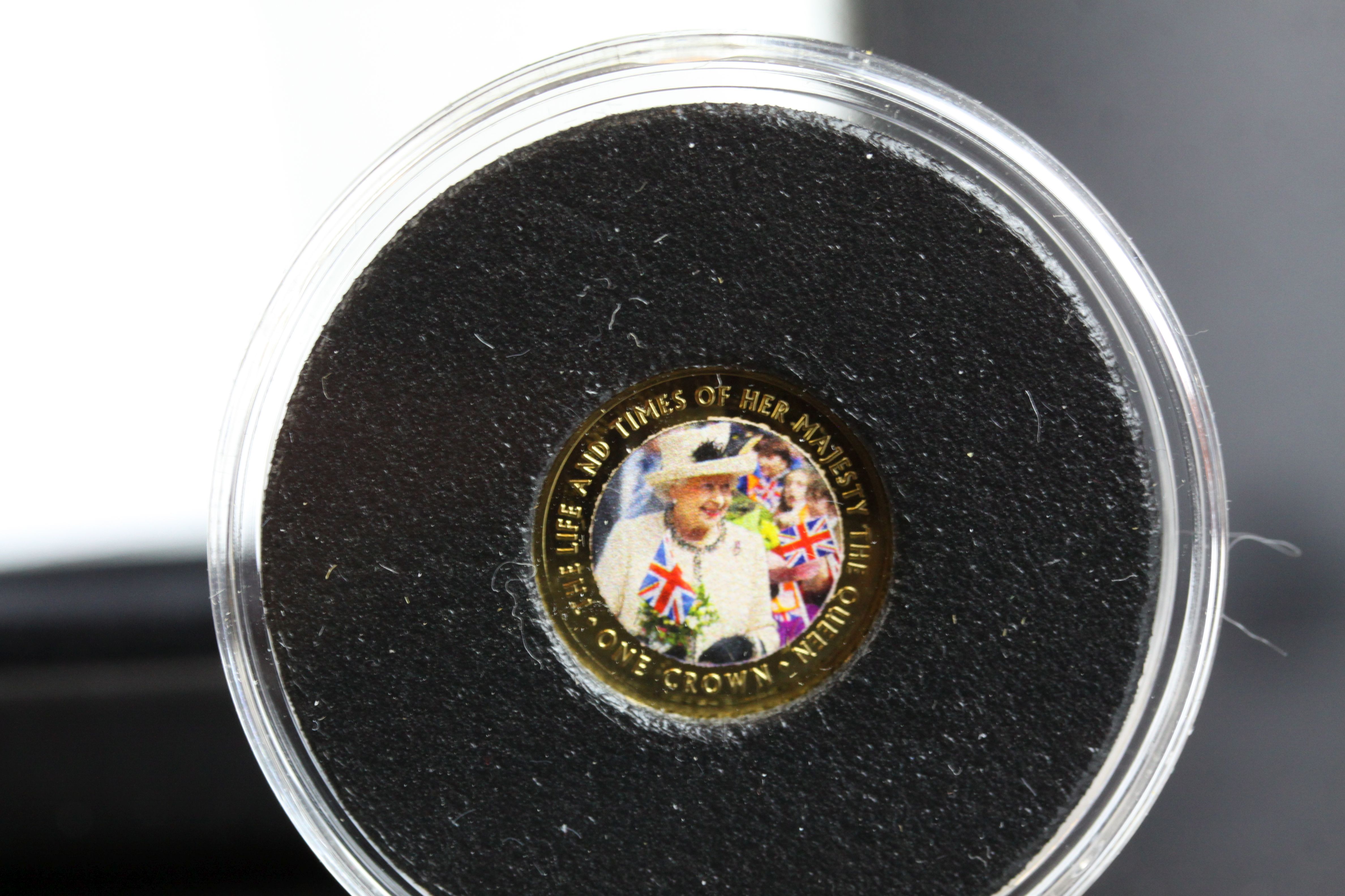 Cased Heirloom Coin Collection The Life and Times of Her Majesty the Queen solid gold coin, 9ct, 1. - Image 2 of 3