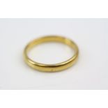 22ct yellow gold wedding band, plain polished D shape shank, band width approx 2.5mm, ring size O½