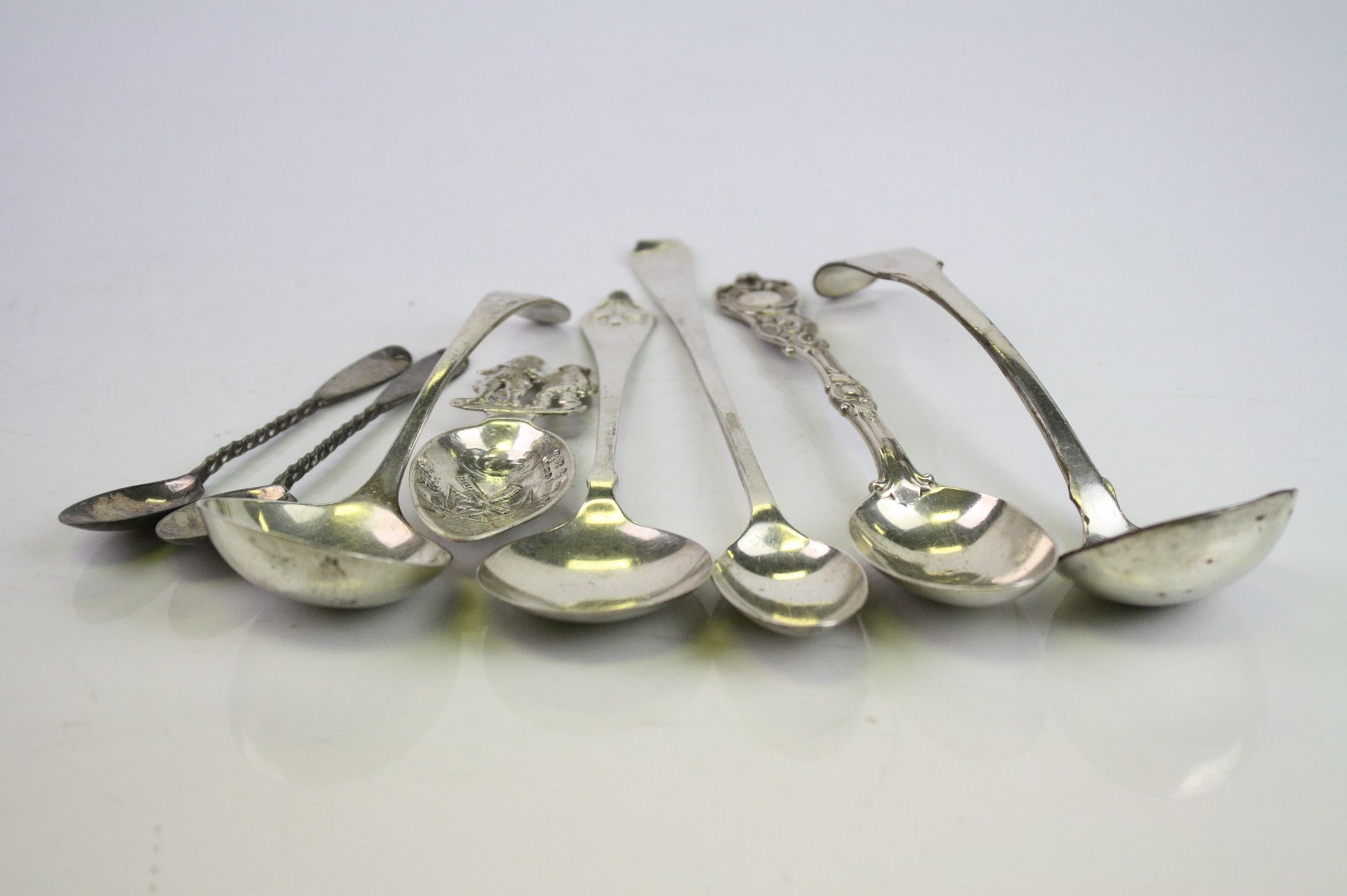 Small collection of silver to include Victorian silver dessert spoon, waisted form, cast shell and - Image 4 of 4