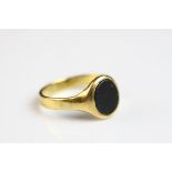 Bloodstone agate unmarked yellow gold signet ring, ring size J½