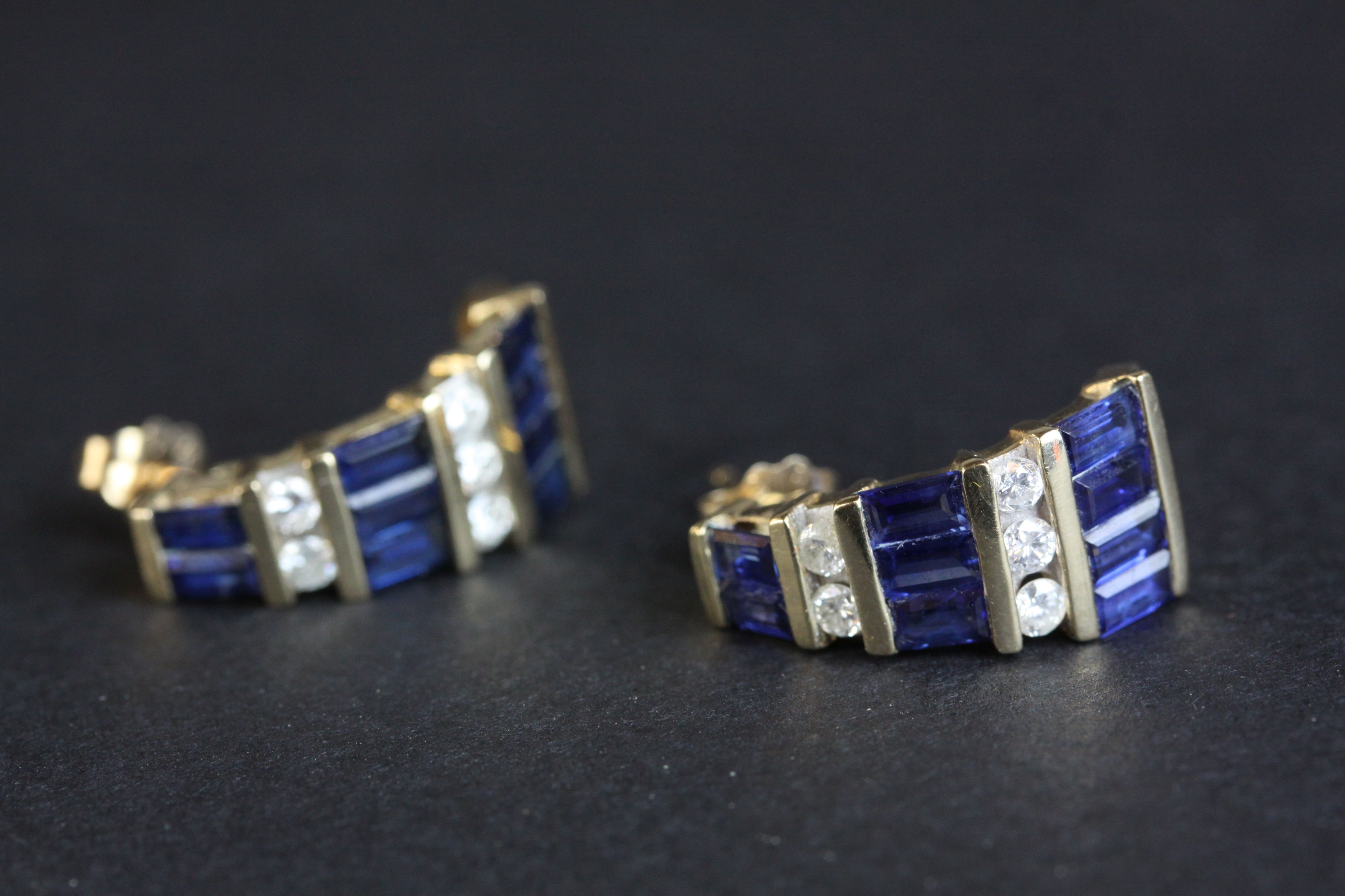 Diamond and sapphire 10ct yellow gold half hoop stud earrings, tapered design, nine baguette cut - Image 2 of 8