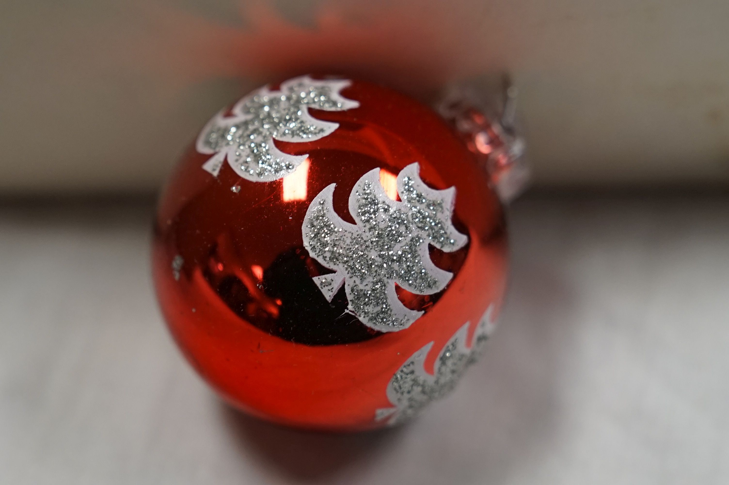 A set of Xmas tree Baubles a Christmas sculpture with angels and a quantity of sundries to include - Image 3 of 11
