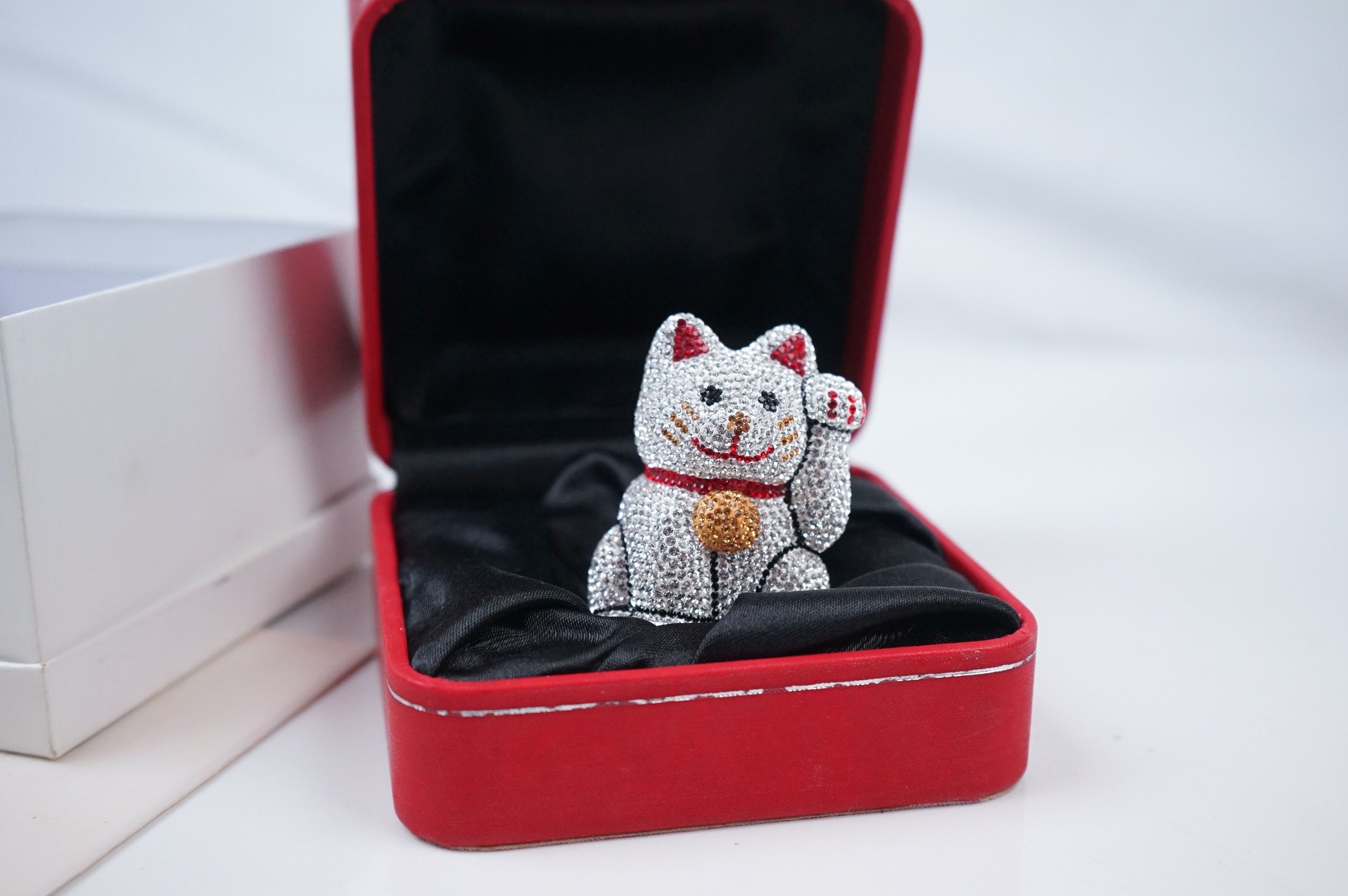 Boxed Swarovski Art Edition Crystal Encrusted ' Lucky Cat ' Ornament, with certificate - Image 2 of 4