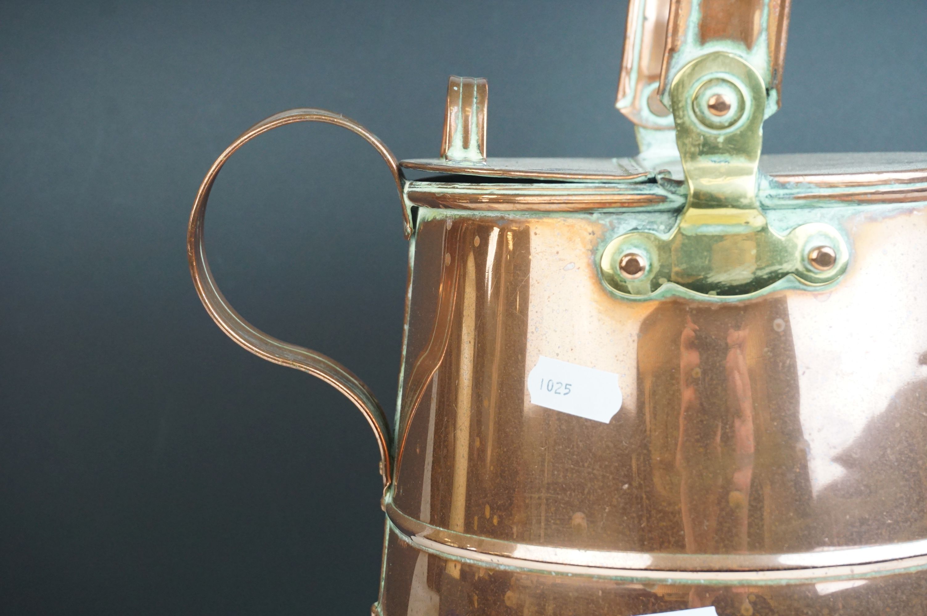 Antique Copper Lidded Milk Churn / Jug with swing handle, 41cms high - Image 4 of 5