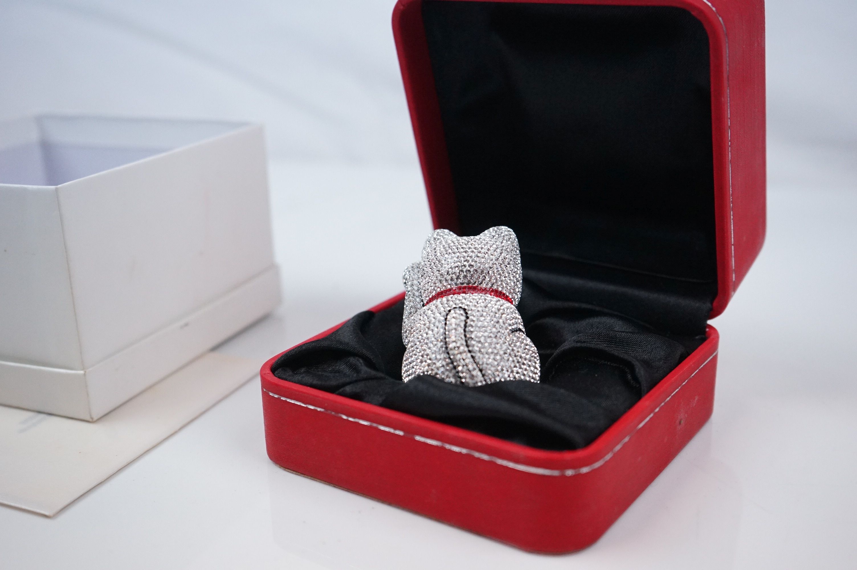 Boxed Swarovski Art Edition Crystal Encrusted ' Lucky Cat ' Ornament, with certificate - Image 3 of 4