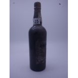Single bottle of 1975 Vintage Port, distressed capsule, contents in good order, makers Calem,