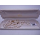 Double strand of pearls united with a 9ct GOLD clasp, the centre section with a gilt 925 metal
