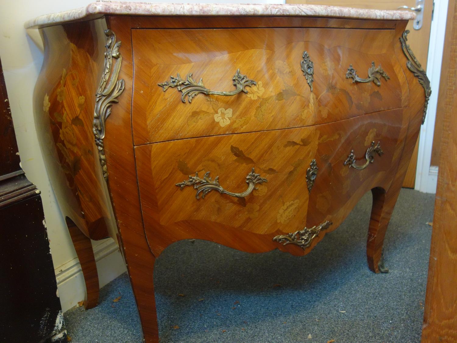 Louis IV th style 19 th century French antique marquetry inlaid Kingwood chest, serpentine front, - Image 3 of 5