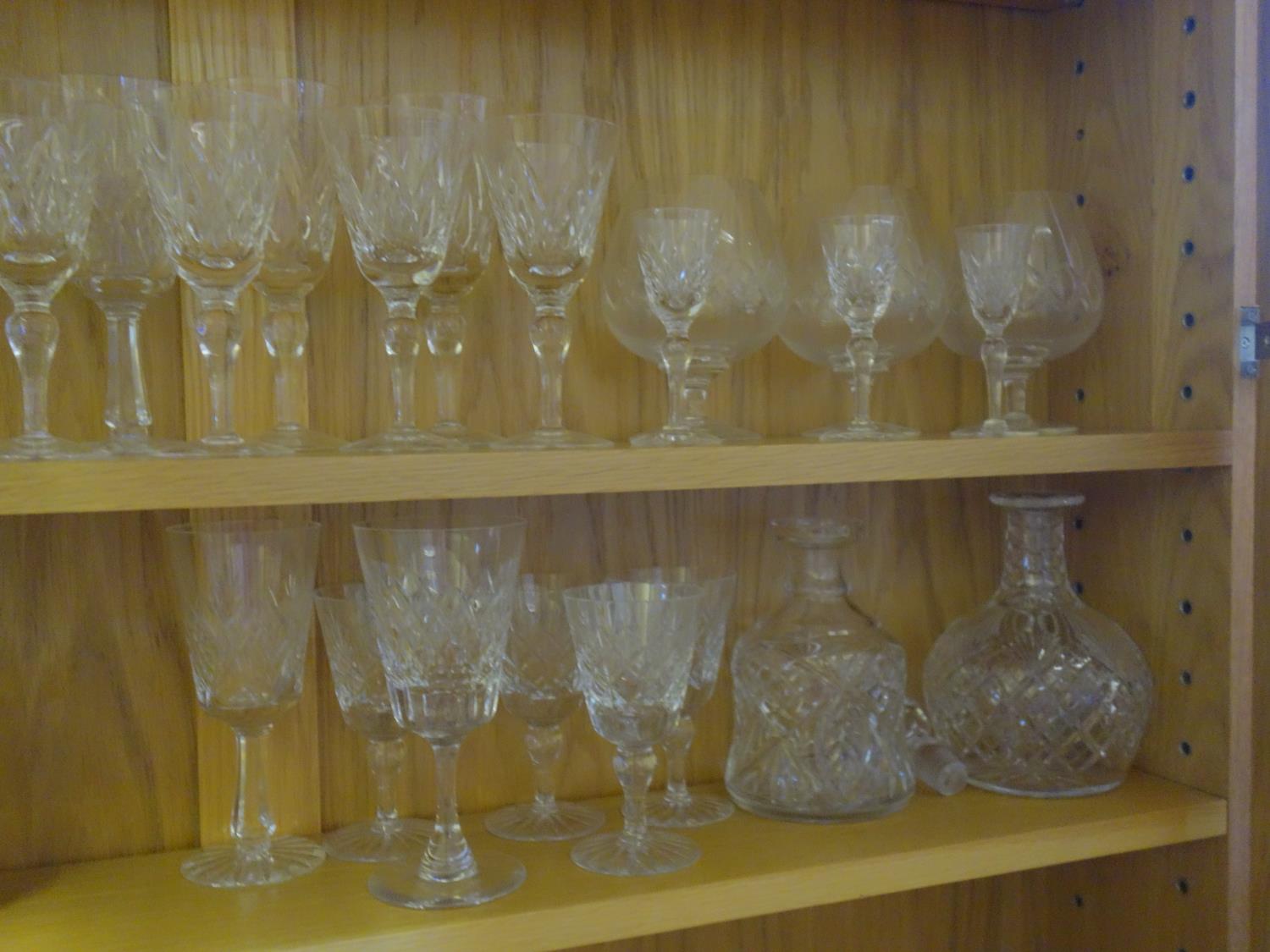 Stuart crystal drinking glasses comprising 5 wine glasses, 4 x red wine glasses, 8 Sherry glasses, 3 - Image 2 of 2