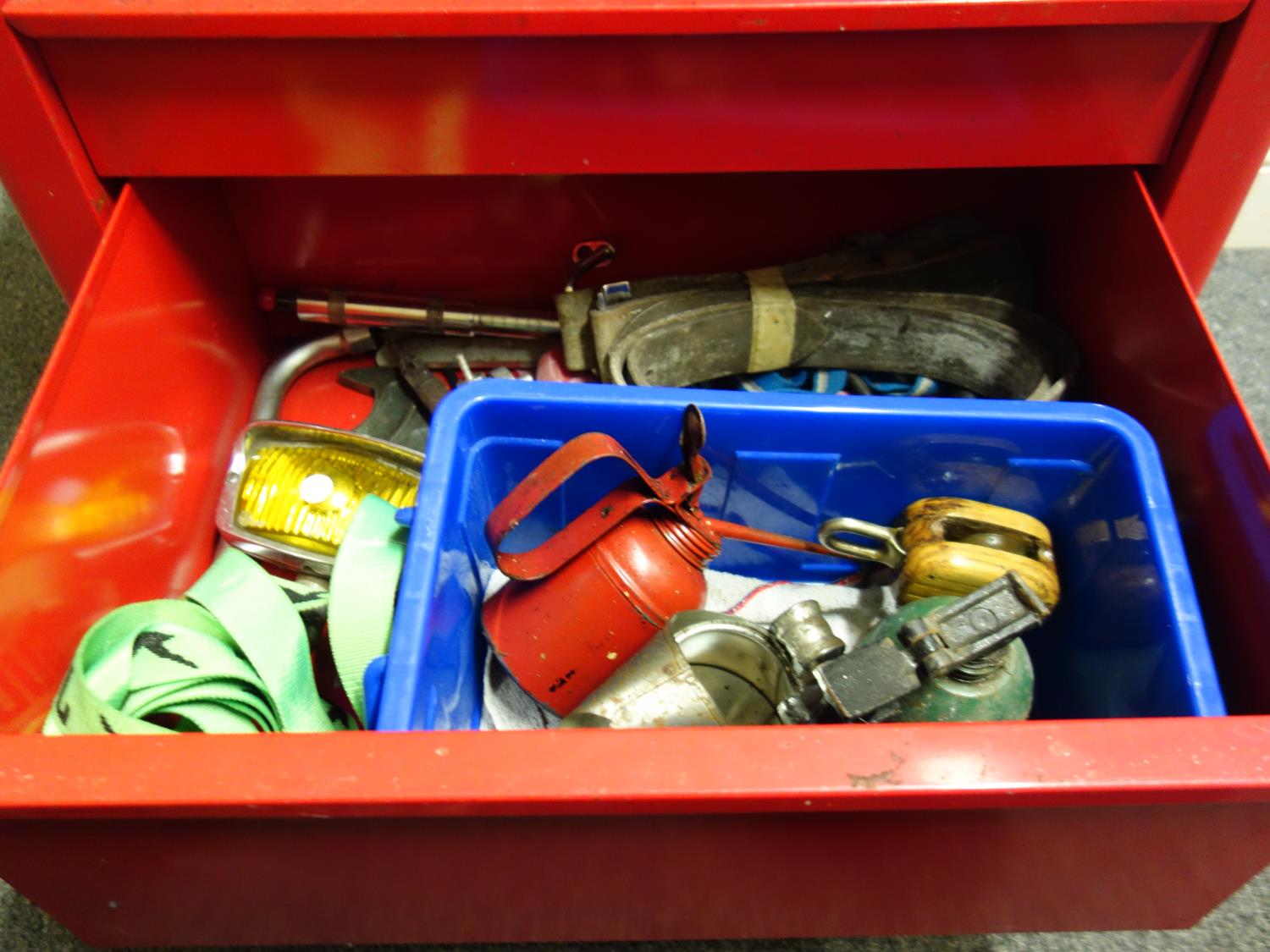 Snap-On a red enamel tool chest with various good quality tools enclosed including a tap and dye - Image 14 of 16