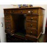 Victorian mahogany pedestal writing desk twin pedestal sides to the leather top in good condition