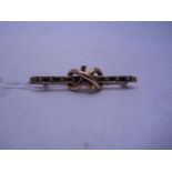 Victorian 9ct gold bar brooch set with seed pearls and garnet 2 grams,