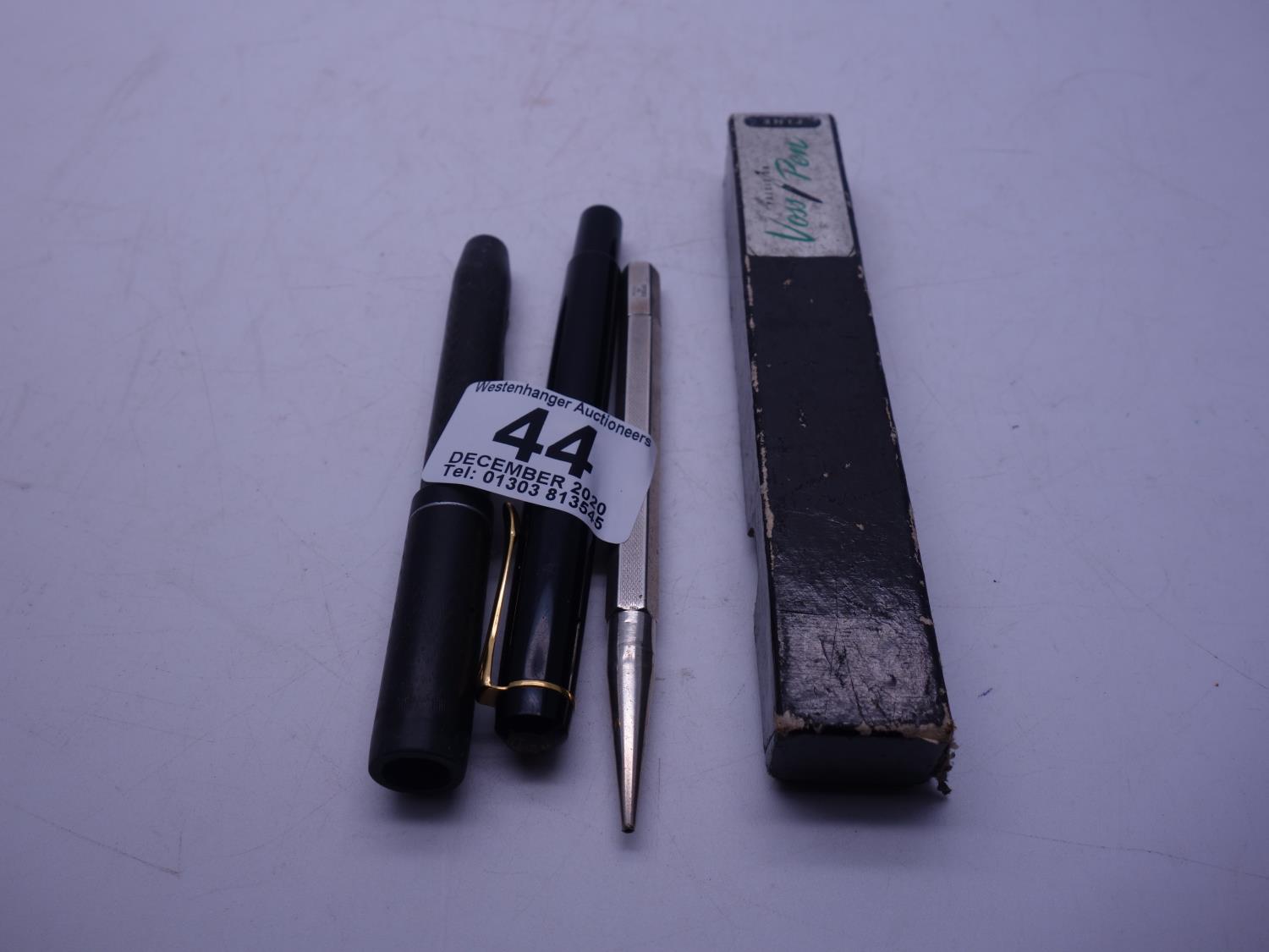 2 x Fountain pens and a silver coloured pencil, and 1 Voss Pen with original box,