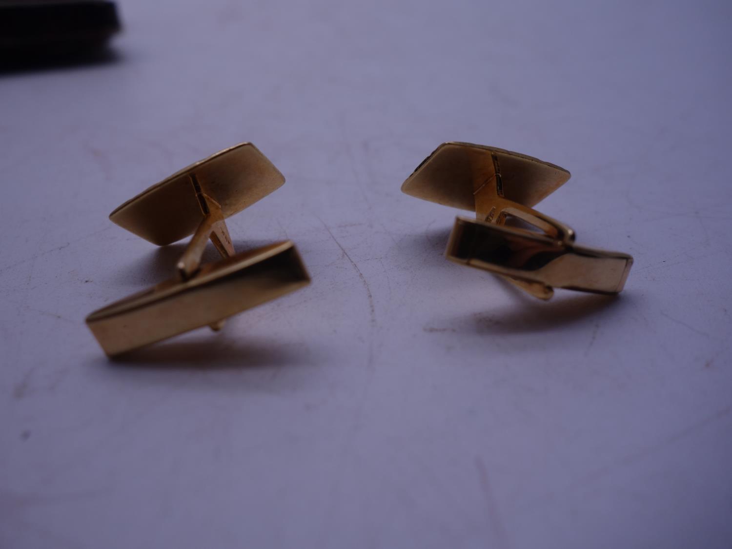 Pair of Gent's 9ct vintage cuff links with engraved decoration to the front 6.2 grams h/m 9ct, - Image 3 of 3