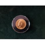 Full GOLD Sovereign proof condition in collectors capsule 1911,