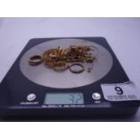Selection of 9ct GOLD items 32 grams,
