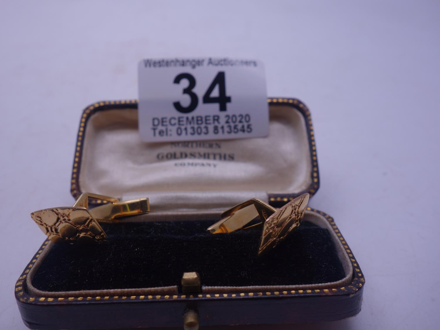 Pair of Gent's 9ct vintage cuff links with engraved decoration to the front 6.2 grams h/m 9ct,