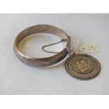 Silver hinged bracelet and a Chinese pendant 27gm.