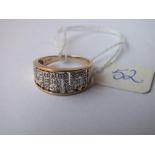 9ct wide Greek key design diamond set ring approx size O 3.2g inc