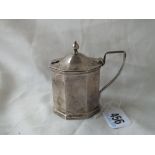 Good octagonal mustard pot with BGL – Sheffield 1922 by TB&S 109gms net 44