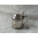 Chester silver mustard pot with bright cut decoration and dome cover – 1911 BGL – 88gms net