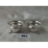 Pair of circular salts each on 3 legs – Chester 1905 – 48gms