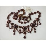 FINE QUALITY ANTIQUE GARNET PENDANT necklace the stones set in flower designs with swags 30.5g total