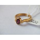 22ct gold garnet mounted ring approx size K 5.5g inc