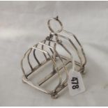 Small four division shaped bar toast rack, 3.5” long Shef 1922 by MH Co 138g.