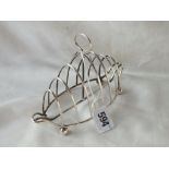 Six division boat shaped toast rack, 6.5” high Chester 1905 126g.