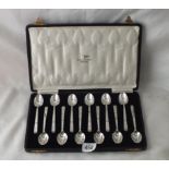 Boxed set of twelve Art Deco tea spoons, Shef 1935 by WH 180g.