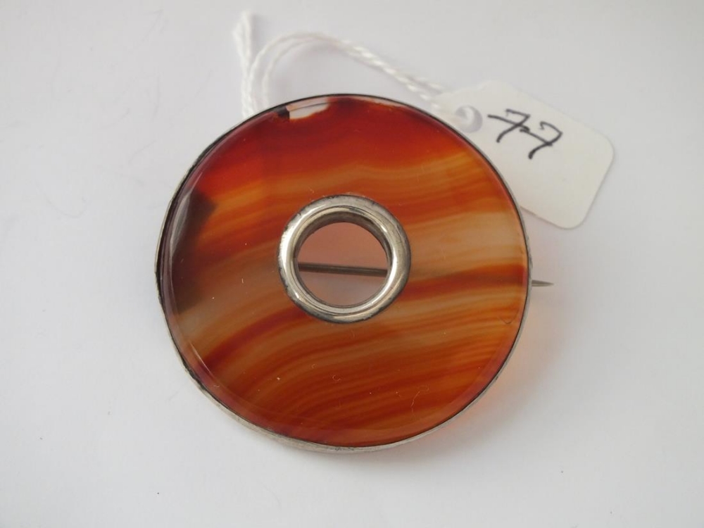 Another smaller circular agate brooch 19g