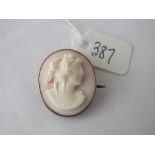 9ct Mounted cameo brooch