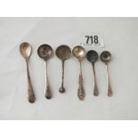 Group of six various cruet spoon, 22g.