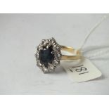 GOOD 18CT GOLD SAPPHIRE & DIAMOND cluster ring approx size T 5.8g inc