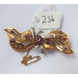 18CT GOLD, RUBY & DIAMOND BOW BROOCH 2" WIDE 11g INC