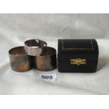 Group of four napkin rings, 80g.