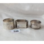 Group of three napkin rings, 70g.