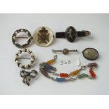 Bag of silver and other brooches, pendants, and tie clips etc