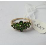 9ct green stone dress ring approx. size M