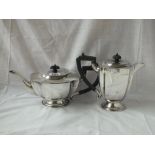 Art deco style tea pot and water jug standing on rim foot – London 1940 – 1010gms