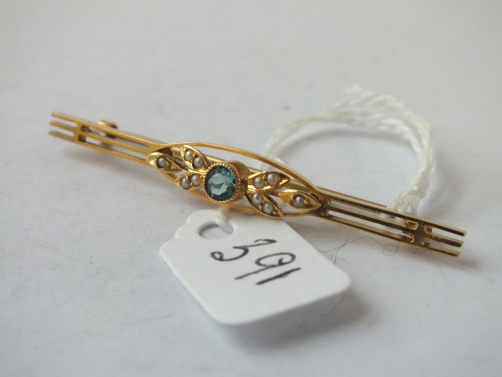 15ct gold blue zircon and pearl bar brooch – 3,3gms