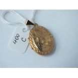 9ct oval pendant locket