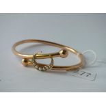 Gold flexible bracelet with pearl crescent claps
