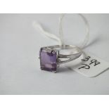 14ct white gold and amethyst ring – size O